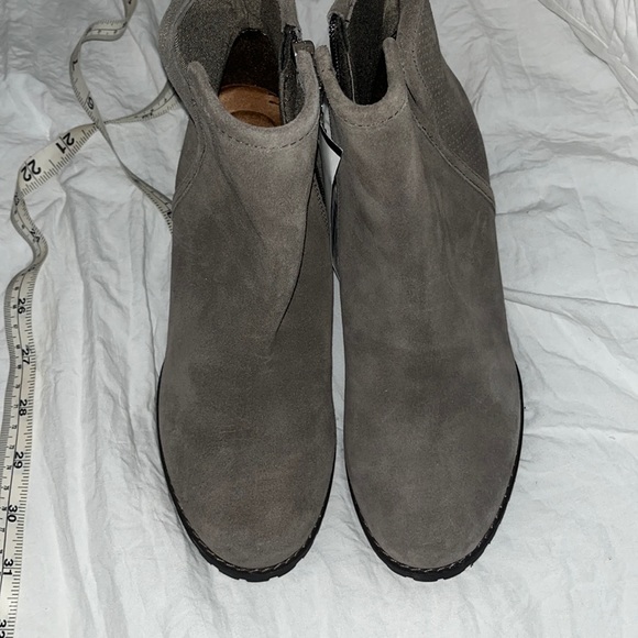 NWT Women’s Rockport Wedge Bootie Suede Leather in Gray size 7 - Picture 10 of 10
